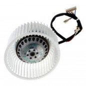 Ventilateur de moteur droit