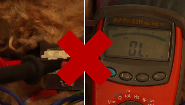 écran d'affichage d'un multimetre lors du test d'un thermostat de sécurité de four