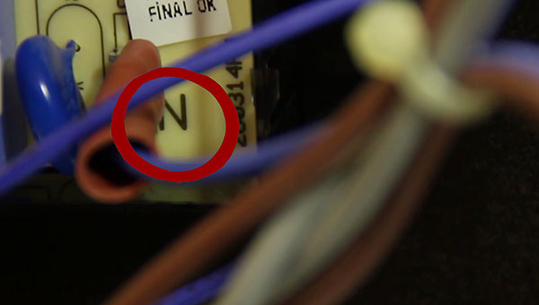 Cosse correspondant à la phase neutre de la pendule du four