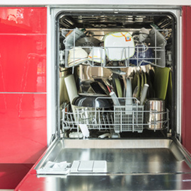 Le lave-vaisselle est trop rempli ou mal rangé