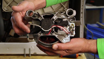 Comment remplacer le moteur d'un lave linge ?