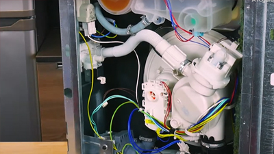 Comment remplacer l'électrovanne d'un lave-linge ?