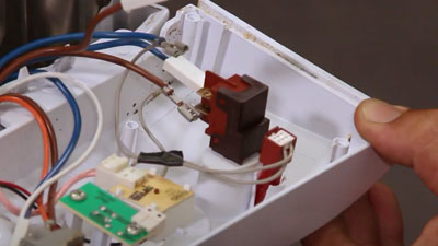 Comment remplacer l’interrupteur d’un lave-vaisselle ?