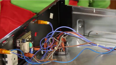 Comment changer le commutateur d’un four ?