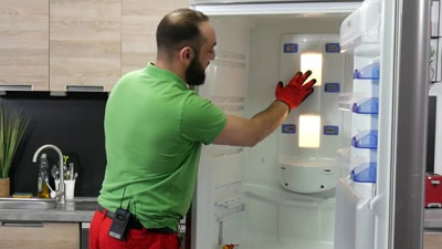 Comment remplacer l’ampoule d’un frigo ?