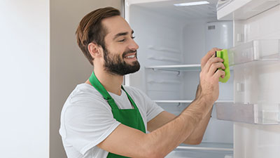 Comment nettoyer le joint de porte d’un frigo ?